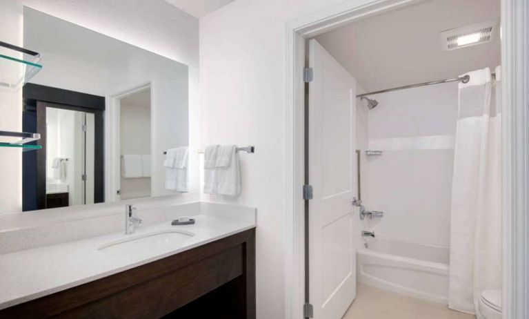 Guest bathroom in Sonesta ES Suites Atlanta Alpharetta North Point Mall featuring shower-equipped bath, lavatory, mirror, and sink.