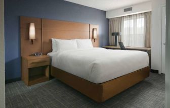 Double bed guest room in Sonesta ES Suites Fort Worth Fossil Creek, with chair, desk, and window.