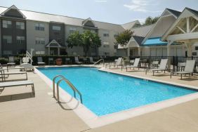 Sonesta ES Suites Fort Worth Fossil Creek’s outdoor pool has chairs and sun loungers by the side, and a lift for accessibility.