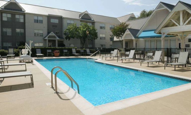 Sonesta ES Suites Fort Worth Fossil Creek’s outdoor pool has chairs and sun loungers by the side, and a lift for accessibility.