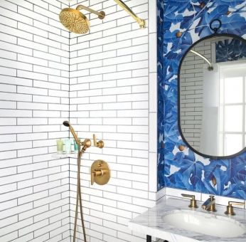 Guest bathroom with shower at Hotel Figueroa.