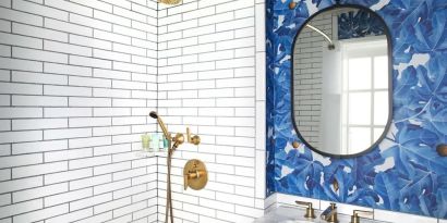 Guest bathroom with shower at Hotel Figueroa.