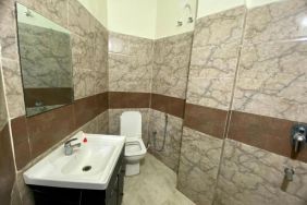 Guest bathroom with shower at Pradhan Stay Sohna Near Bus Stand.