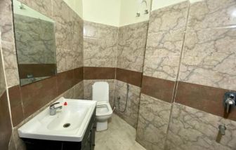 Guest bathroom with shower at Pradhan Stay Sohna Near Bus Stand.