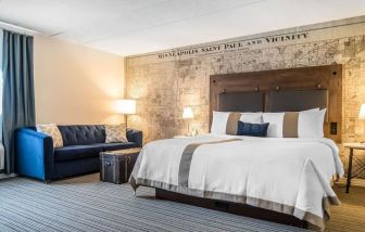 King bed with natural light at EnVision Hotel St. Paul South.