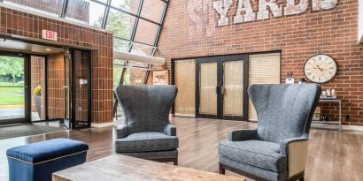 Lobby and lounge area at EnVision Hotel St. Paul South.