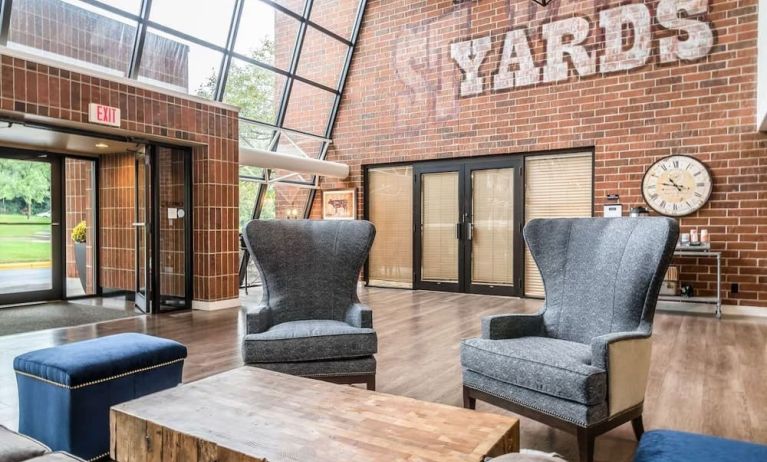 Lobby and lounge area at EnVision Hotel St. Paul South.