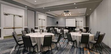 Professional meeting room at Embassy Suites By Hilton San Rafael Marin County.
