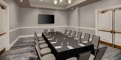 Board room at Embassy Suites By Hilton San Rafael Marin County.
