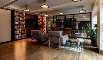 Library and meeting space at Arlo SoHo.