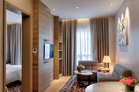 King room with lounge area at Capri By Fraser Johor Bahru.