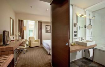 Spacious day use room with private bathroom at DoubleTree By Hilton Milan.