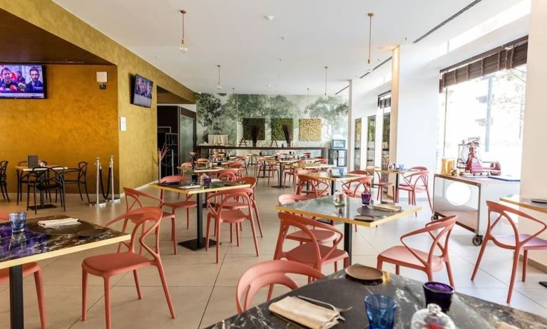 Dining and coworking space at DoubleTree By Hilton Milan.