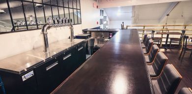 Bar and coworking space at Days Inn Miami International Airport,