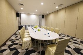 Meeting room at Fraser Place Puteri Harbour.