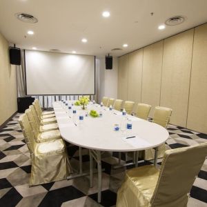 Meeting room at Fraser Place Puteri Harbour.