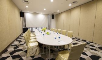 Meeting room at Fraser Place Puteri Harbour.