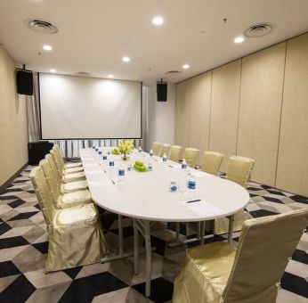 Meeting room at Fraser Place Puteri Harbour.