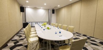 Meeting room at Fraser Place Puteri Harbour.