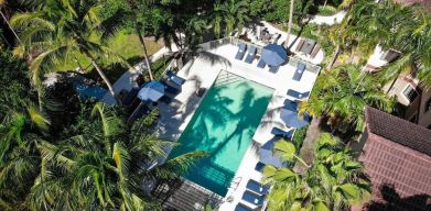 Stunning outdoor pool at Sonesta ES Suites Fort Lauderdale Plantation.