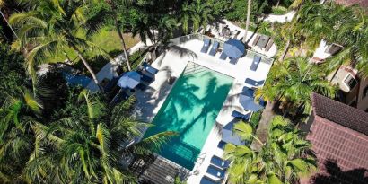 Stunning outdoor pool at Sonesta ES Suites Fort Lauderdale Plantation.