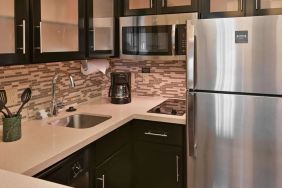 In-room kitchen at Sonesta ES Suites Fort Lauderdale Plantation.