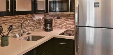 In-room kitchen at Sonesta ES Suites Fort Lauderdale Plantation.