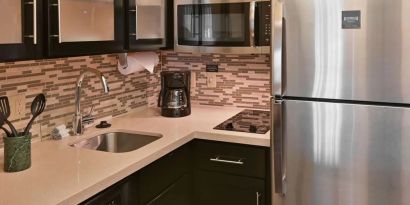 In-room kitchen at Sonesta ES Suites Fort Lauderdale Plantation.