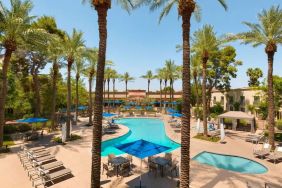 Large outdoor pool at Hilton Scottsdale Resort & Villas.