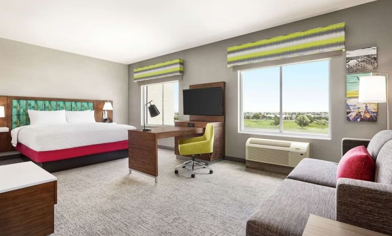 Spacious day room with lounge area at Hampton Inn & Suites Miami Kendall.