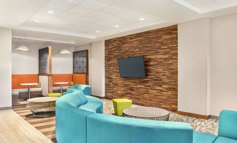 Lobby and lounge at Hampton Inn & Suites Miami Kendall.