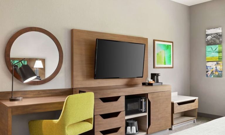 Day use room with work station at Hampton Inn & Suites Miami Kendall. 