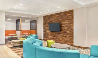 Lobby and coworking space at Hampton Inn & Suites Miami Kendall. 