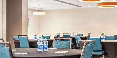 Professional meeting room at Hampton Inn & Suites Miami Kendall. 