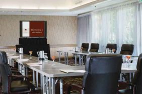 Meeting room with u shape table at the DoubleTree by Hilton Sonoma Wine Country.