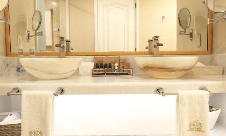 Guest bathroom with shower at Gran Hotel de la Ciudad de México.