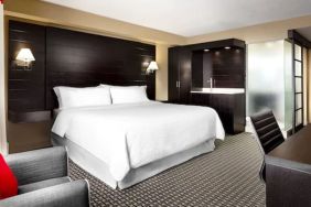 Day use room with lounge area at Four Points By Sheraton Mississauga Meadowvale.