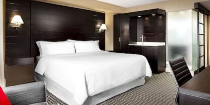 Day use room with lounge area at Four Points By Sheraton Mississauga Meadowvale.