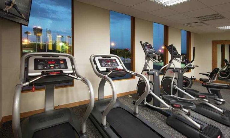 Fitness center at Hilton Garden Inn Monterrey Aeropuerto.