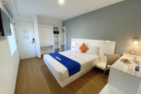 Day use room with TV at Hotel Star Express Puebla.