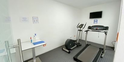 Fitness center at Hotel Star Express Puebla.