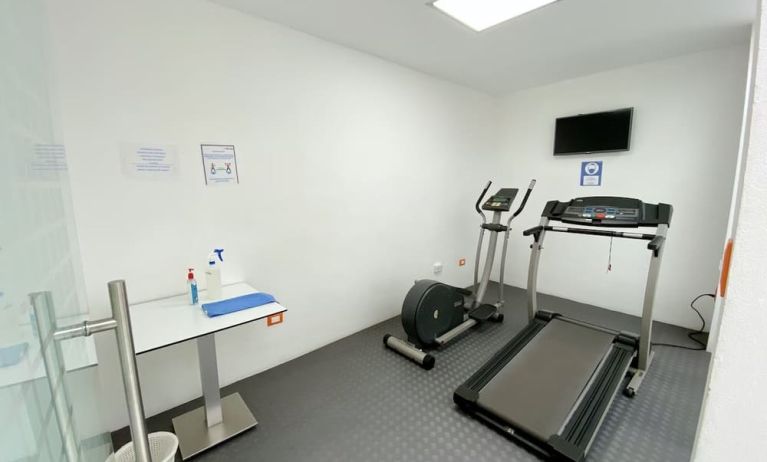 Fitness center at Hotel Star Express Puebla.