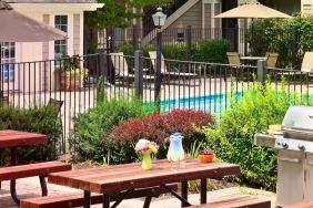 Outdoor seating area at Sonesta ES Suites Auburn Hills Detroit.