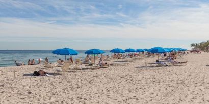 Beach access at Sonesta Fort Lauderdale Beach.