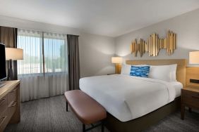 Day use room with natural light at Sonesta Silicon Valley.