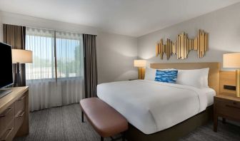 Day use room with natural light at Sonesta Silicon Valley.