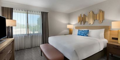 Day use room with natural light at Sonesta Silicon Valley.