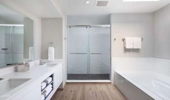 Guest bathroom with shower at Sonesta Silicon Valley.