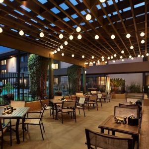 Restaurant area at Sonesta Silicon Valley.