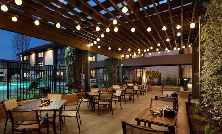 Restaurant area at Sonesta Silicon Valley.